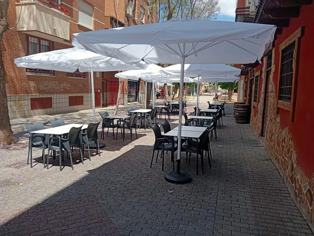 RESTAURANTE PIZZERÍA EN PLENO FUNCIONAMIENTO EN MURCIA