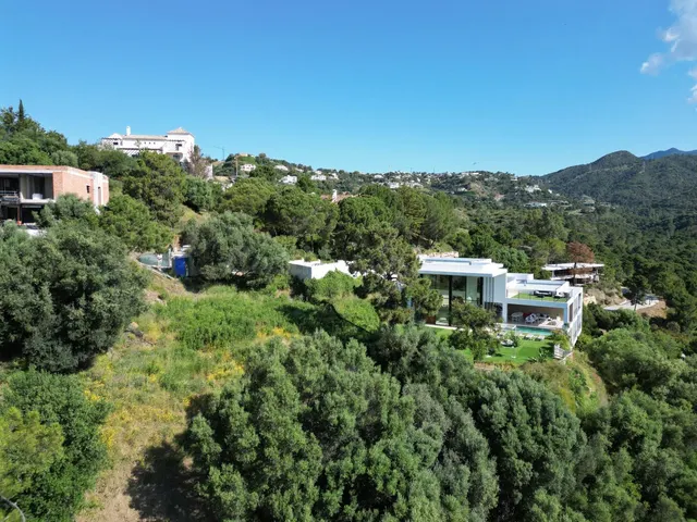 Terreno urbano de 2800 m2 en Benahavís, vistas espectaculares — 4