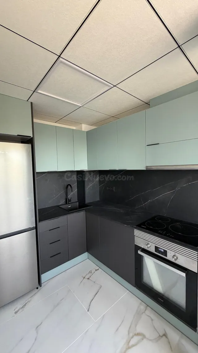 Apartamento reformado con vistas al mar a 250 metros de la p - foto 2