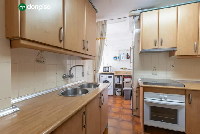 Piso de 3 dormitorios en calle milán, zaidín | muy luminoso y con gran potencial — 20