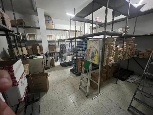ESTUPENDO LOCAL EN ZONA SUR — 8