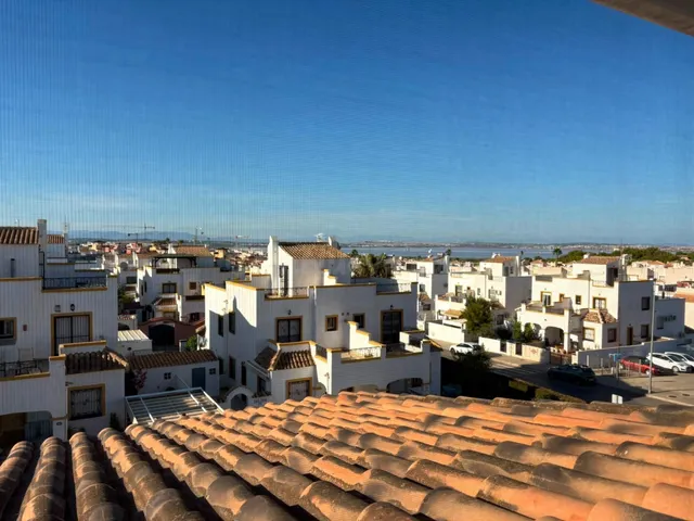 Espacioso Chalet Adosado de 6 Dormitorios en Orihuela Costa  - foto 2