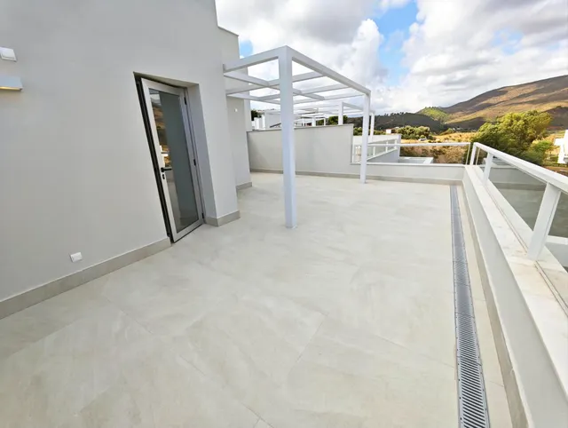Exclusivo Ático Dúplex en Primera Línea de Golf | 215,51 m2 de Lujo, Vistas Abiertas y Solárium Privado — 28
