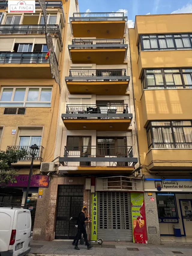 Local Comercial en Plena calle Victoria — 2