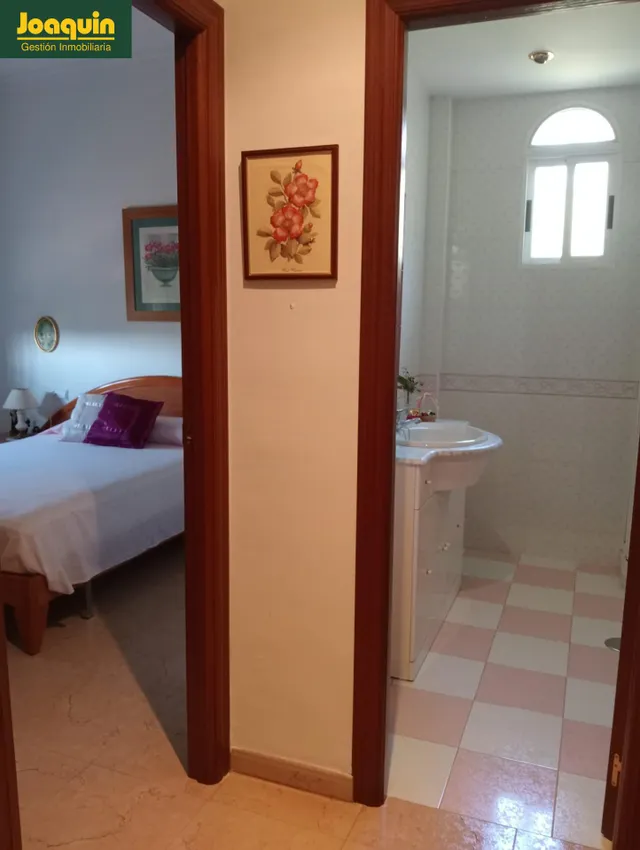 Espectacular chalet urbano con piscina y casa de invitados en Los Encinares de Alcolea. — 10