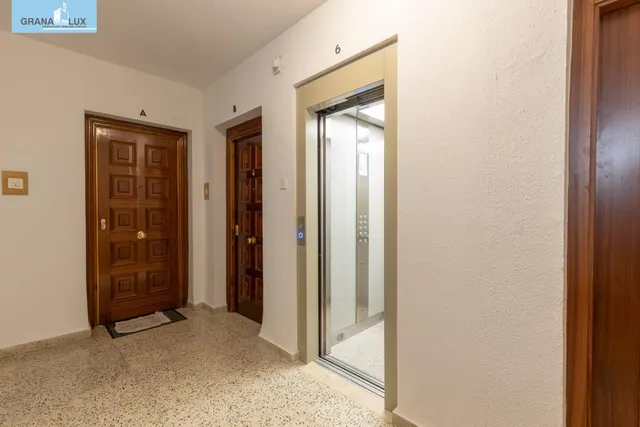 Piso de 3 dormitorios en calle milán, zaidín | muy luminoso y con gran potencial — 25