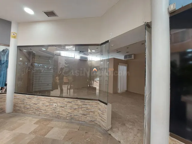 LOCAL COMERCIAL EN CENTRO COMERCIAL DE CÁNOVAS