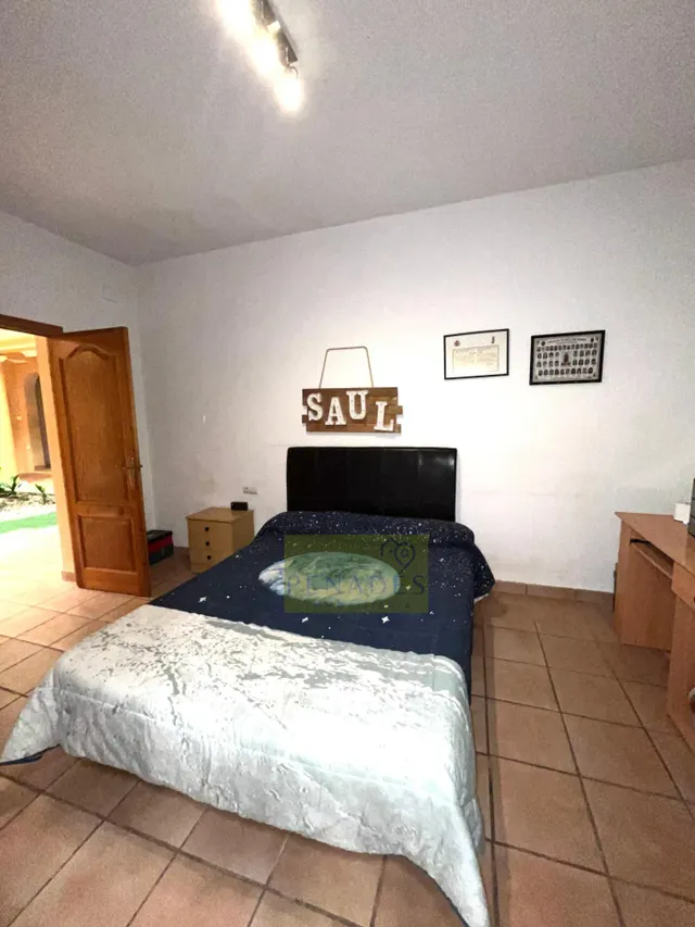Espectacular chalet a la venta con impresionante jardín interior — 20