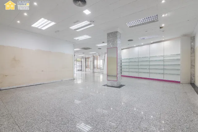 Local de 200 metros en venta en el centro de El Altet. — 16