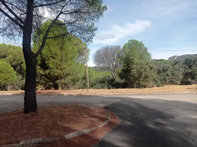 Parcela urbana en Costa de Madrid, en zona tranquila.