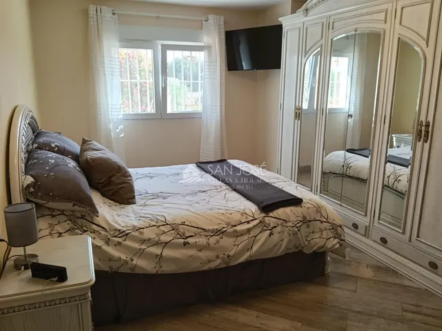 SE VENDE CHALET CON PISCINA EN BUEN ESTADO EN ASPE — 7