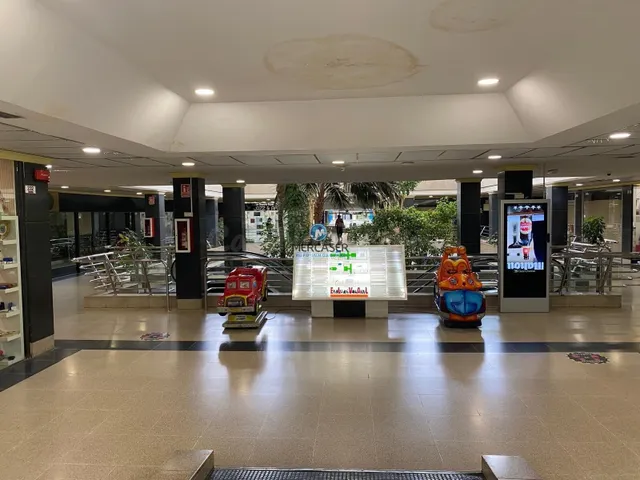 Local en venta en Centro Comercial El Val. Alcalá de Henares - foto 2