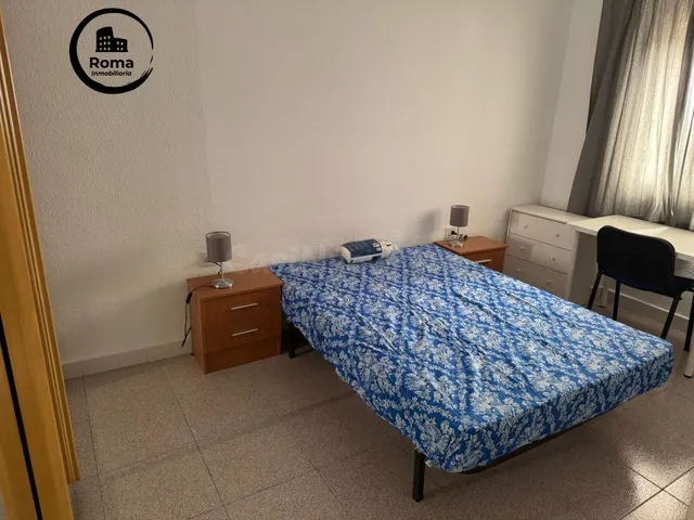 Magnifico piso de estudiantes muy soleado de tres habitacion