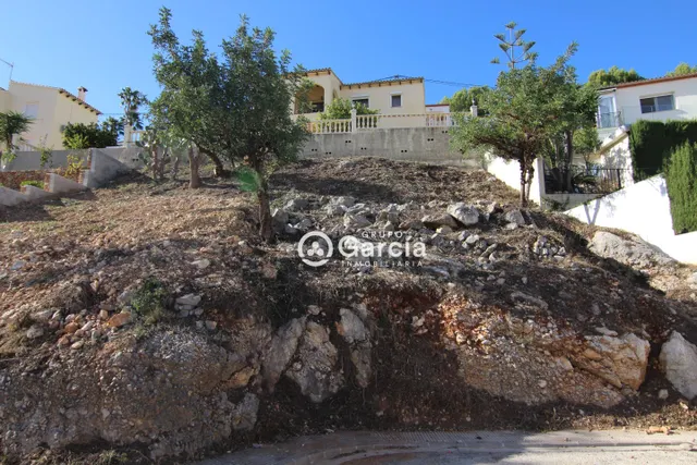 Parcela urbanizable a la venta en Alcalali. — 24