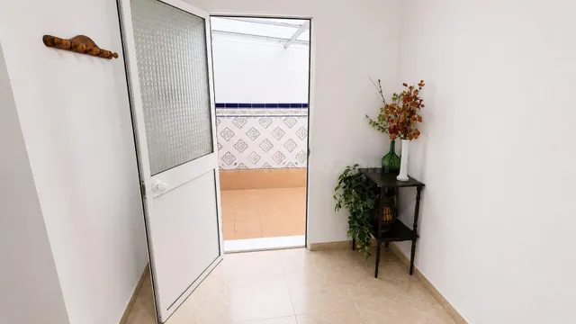 Amplia Planta Baja en Semi Centro de Cabra - ¡Ideal para Tu  - foto 2