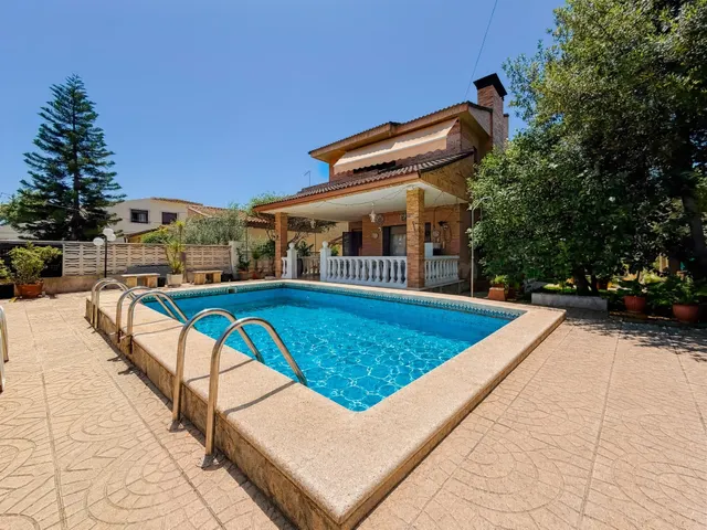 CHALET A LA VENTA CON PISCINA EN L'ELIANA - foto 2