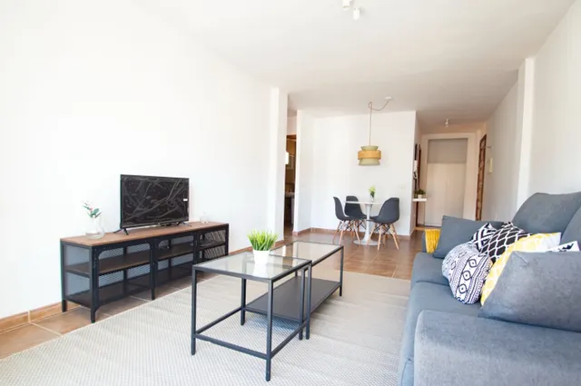 VIVIENDA TOTALMENTE AMUEBLADA CON PATIO INTERIOR — 17