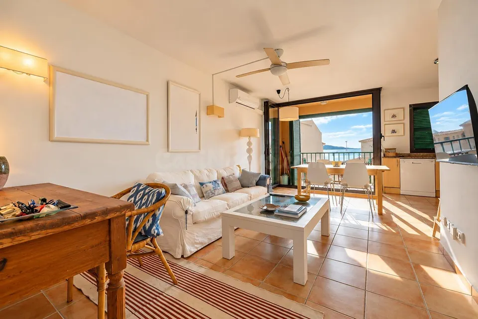 Ático dúplex de 80 m2 con terraza privada y vistas al mar en la Colònia de Sant Jordi