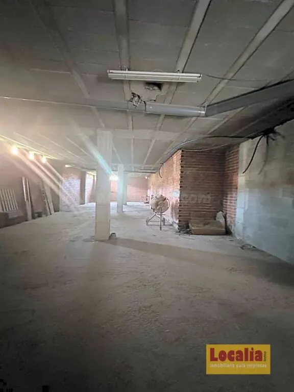 Local diáfano en bruto de 180m² situado en Cartes - foto 3