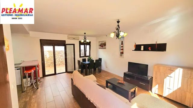 CASA TIPO DUPLEX DE TRES DORMITORIOS ZONA LOS CONQUISTADORES