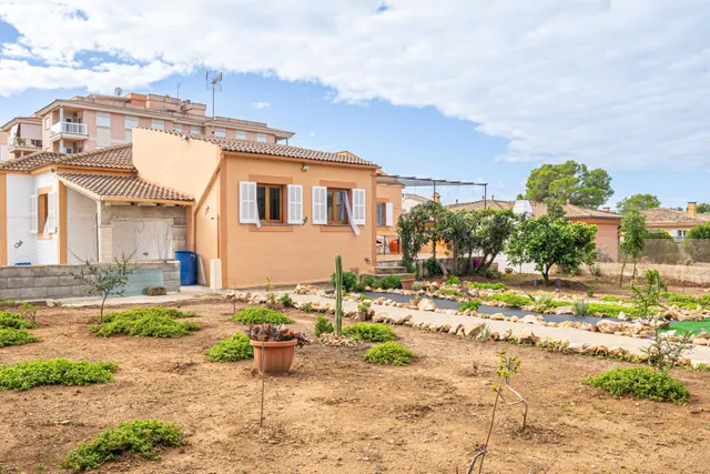 Chalet con amplio jardín y posibilidad de doble vivienda — 8
