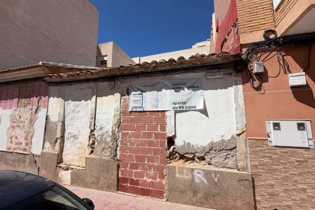 Solar urbano de 129 m2 con gran potencial de inversión en el - foto 4