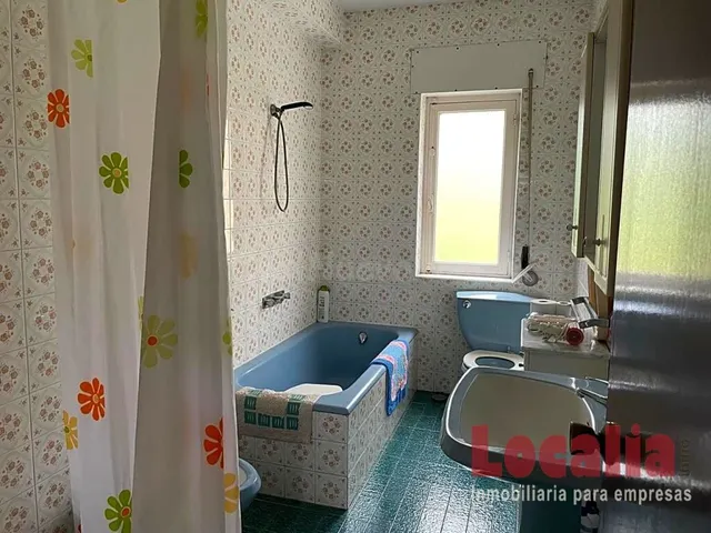 Excelente chalet con terreno y garaje en Arnuero - foto 5