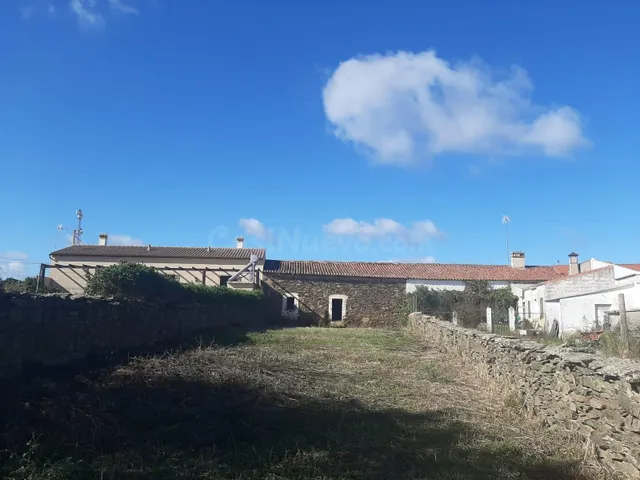 Casa para reformar en una parcela de 500 metro en Herreruela - foto 4