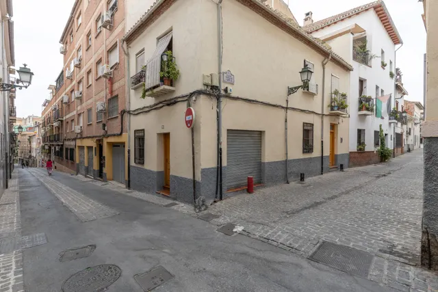 BONITA CASA PARA REFORMAR — 32
