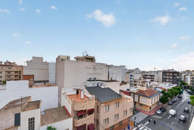Ático en el centro de Torrevieja con terraza acristalada — 6