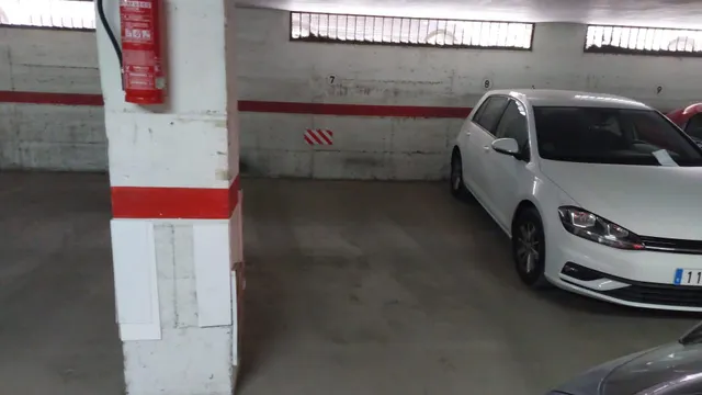 SE VENDE  PLAZA DE GARAJE CERCA DE HOSPITAL — 12
