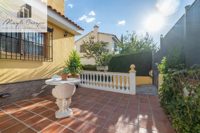 CHALET CON PISCINA Y JARDÍN A SOLO 10 MINUTOS DE GRANADA — 17