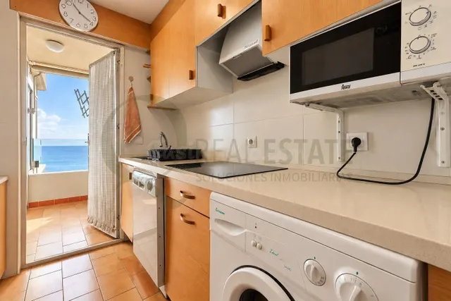 Vistas abiertas al mar y gran terraza en Cabo de las Huertas · 3 dormitorios y 2 baños — 3