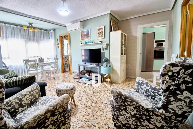 ¡Luminoso piso de 4 dormitorios con ascensor y cocina reform - foto 3