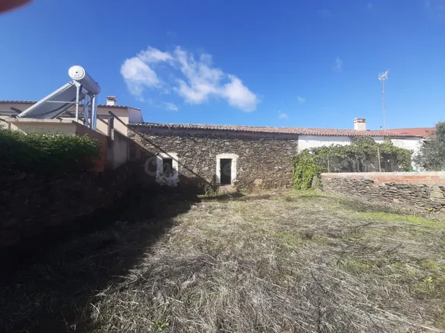 Casa para reformar en una parcela de 500 metro en Herreruela