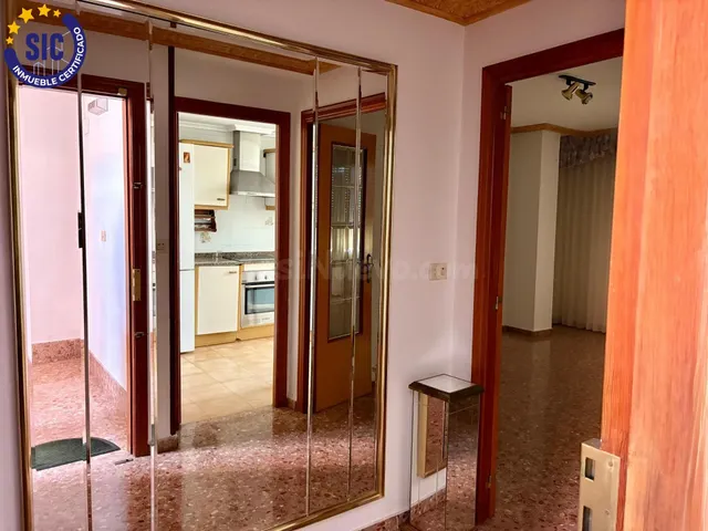 LUMINOSA VIVIENDA CON AMPLIOS ESPACIOS EN VENTA EN NULES - foto 2