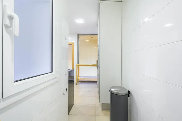 PISO ALTO CON BALCÓN/TERRAZA Y TRES PIEZAS EXTERIORES EN EL EIXAMPLE — 16