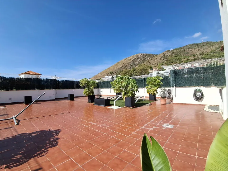 ESPECTACULAR ÁTICO CON VISTA AL MAR Y DOS PLAZAS DE GARAJE