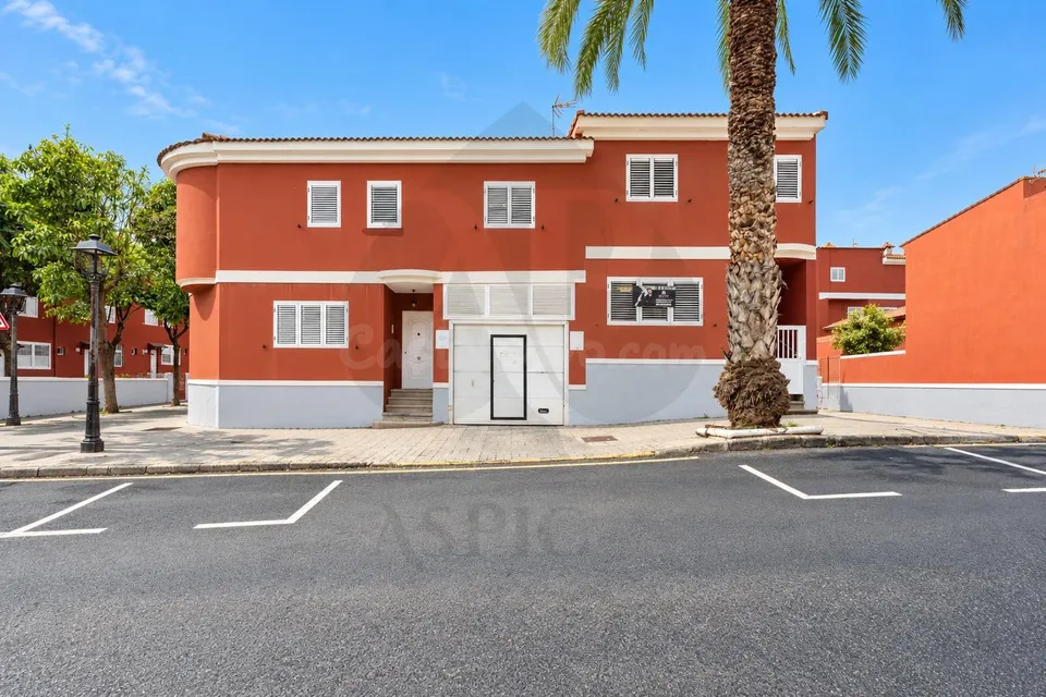 Dúplex de 4 dormitorios con 2 plazas de garaje y trastero en Valsequillo