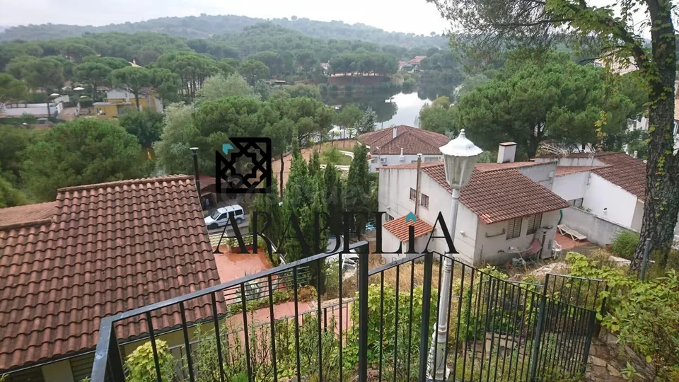 ¡¡¡ESPECTACULAR CASA CON VISTAS AL LAGO!!!