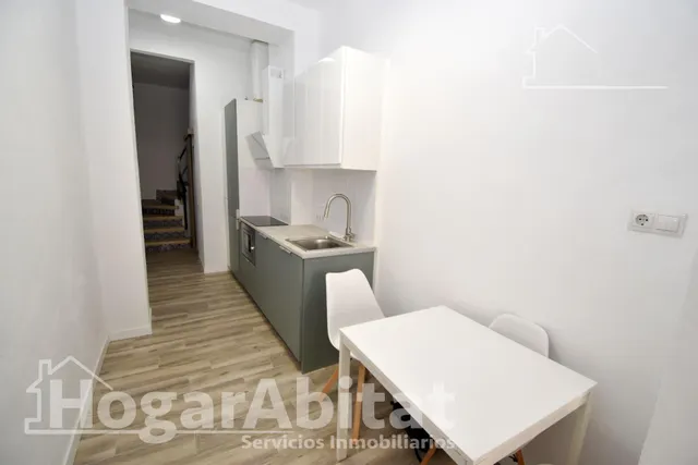 ¡UBICACIÓN EXCELENTE! CASA REFORMADA, ACOGEDORA Y LUMINOSA CON DOS TERRAZAS — 7