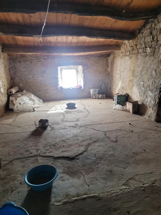 CASA CON CORRAL y TERRENO EN SAN MARTÍN DE UNX — 25