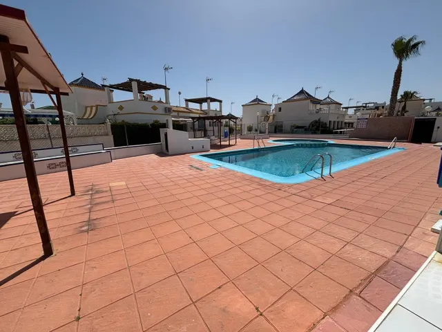 Adosado de 4 dormitorios, 2 baños en Los Altos (Orihuela Costa) con 2 Piscinas, Solárium y Gran Sótano — 24