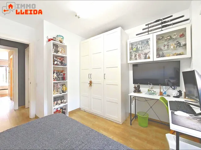 Piso con terraza y garaje en Cerdanyola del Vallès — 30