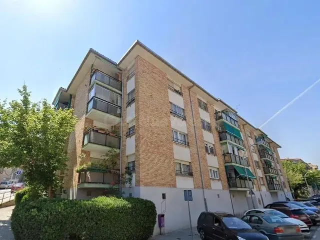 Se vende piso OKUPA en Manresa (Barcelona). - foto 3