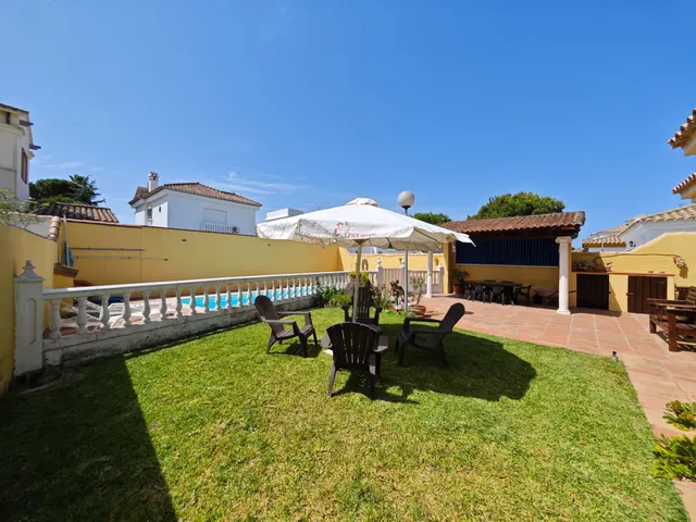 CHALET CON PISCINA EN SANCTI PETRI — 14