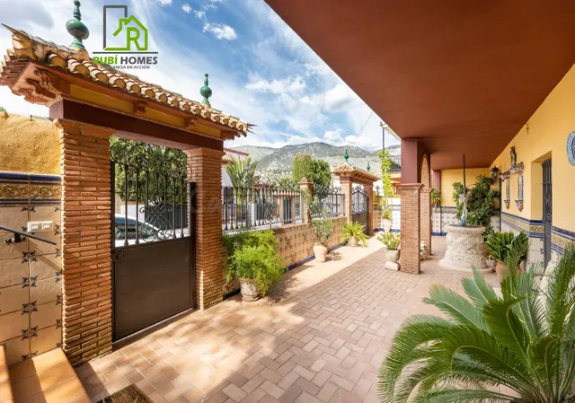 Espectacular chalet independiente con piscina en Alfacar — 5
