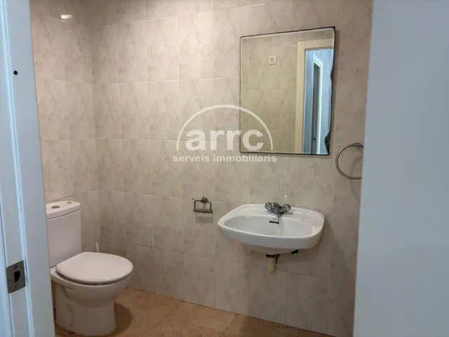 LOCAL COMERCIAL - PREMIA DE MAR — 12