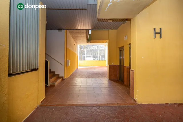 Planta baja con terraza privada, 3 dormitorios, 2 baños y garaje — 26
