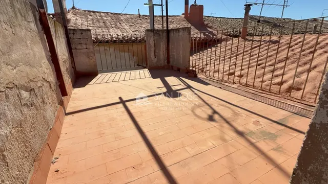Amplia Casa en Monforte del Cid con Garaje doble y Terraza — 16